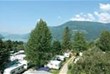 Ossiacher See. Blick zur Villacher Alpe und Gerlitze direkt am Ossiacher See