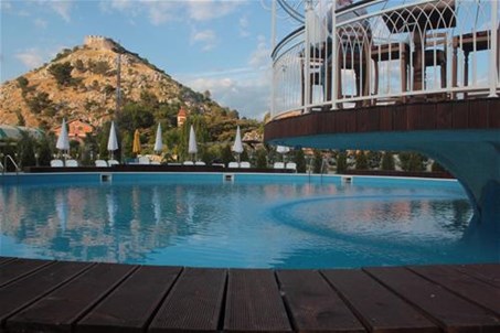 Our beautifull swimming pool is located in the middle of the campsite close to the forest .. It is free for guest.