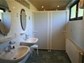 Moderne Dusch- und Waschanlagen bieten unseren Gästen viel Komfort.