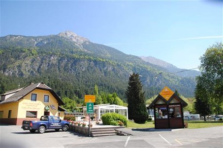 Einfahrt - Camping - Ferienwohnungen - Flaschberger