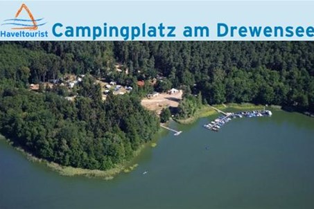 Der Campingplatz am Drewensee, idyllisch direkt am See und inmitten eines Waldgebietes gelegen.