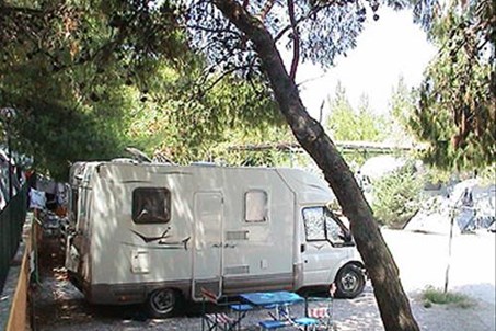 http://www.camping-neakifissia.gr/pagefotos.htm