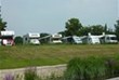 11 volledig uitgeruste camperplaatsen 