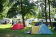 www.camping-tresiana.ch Stellpllätze unter den Bäumen