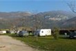 ein Campingplatz mit grosszuegigen Stellplaetzen und herrlichem Panorama 