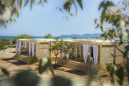 A Tiliguerta case mobili Tili Charme di 53mq completamente eco sostenibili, a due passi dalla spiaggia di Costa Rei. Da 2 a 5 ospiti. 