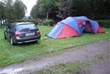 Recht viel Platz auf der CP-Wiese für Zelt und Auto