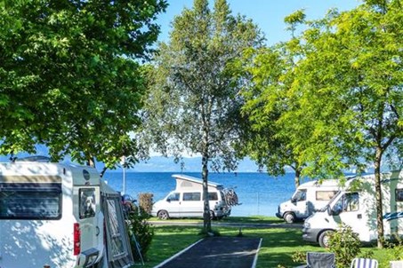 Lagocamp Camping Lago Maggiore, Stellplätze direkt am See