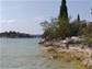 Blick von Isola San Bagio auf den Campingplatz