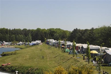 Unsere Touristikplätze auf Camp 6, mit Blick über den Bernsteinsee (07.2008)