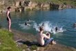 Badning og udspring i Stenbrudssø. Rent grundvand og tidligt varmt på sæsonen.