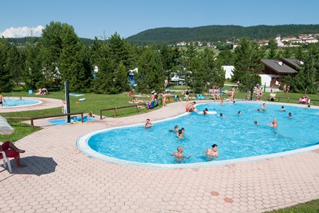 panoramica delle piscine riscaldate appena rinnovate