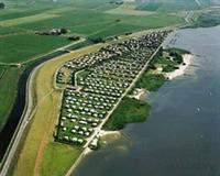 uniek gelegen direct aan het IJsselmeer